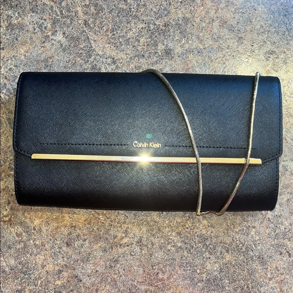 NEW Calvin Klein Cindy Saffiano Clutch Shoulder Bag β Black π€ - Picture 1 of 12